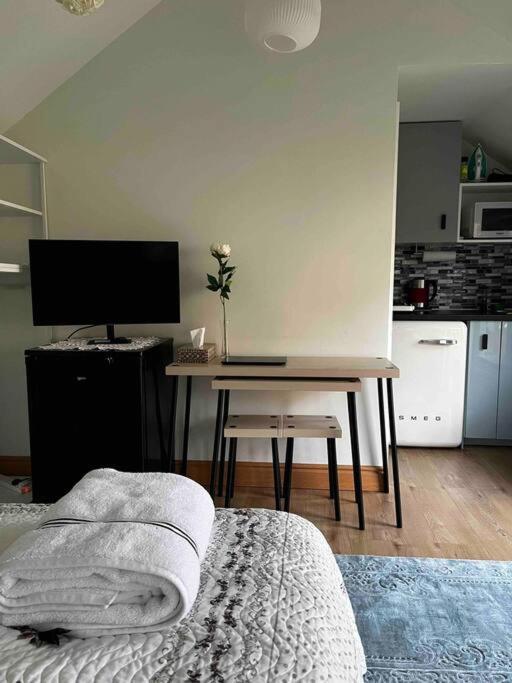Charming Private Guest House Enfield Eksteriør billede